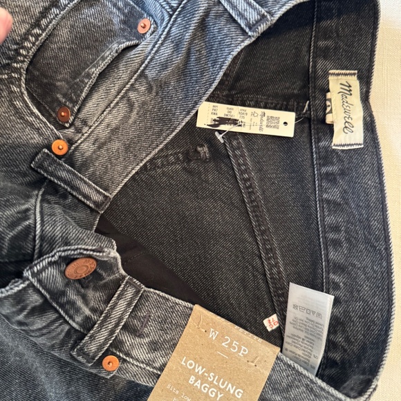 NWT Madewell Kingswood Wash/ Black  Petite Low-Slung Baggy Jeans SZ 25 - Picture 6 of 7